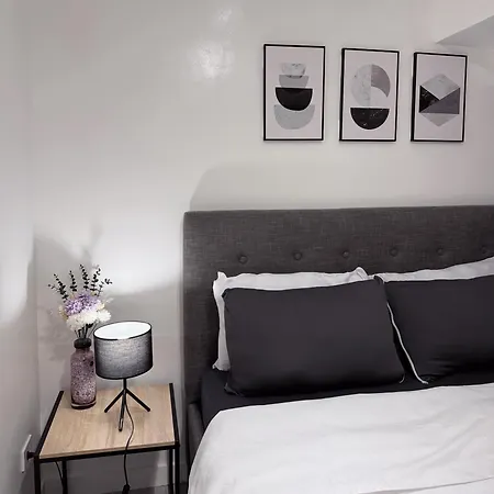 2Br Modern Unit In The Fort Bgc